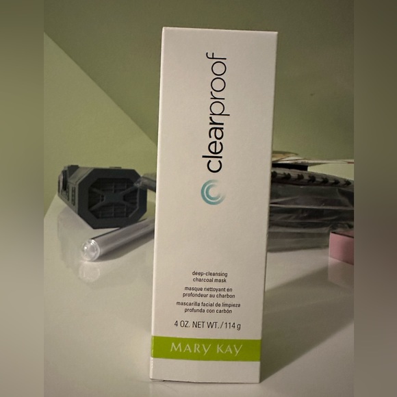 Clear Proof® Deep-Cleansing Charcoal Mask - Picture 2 of 2